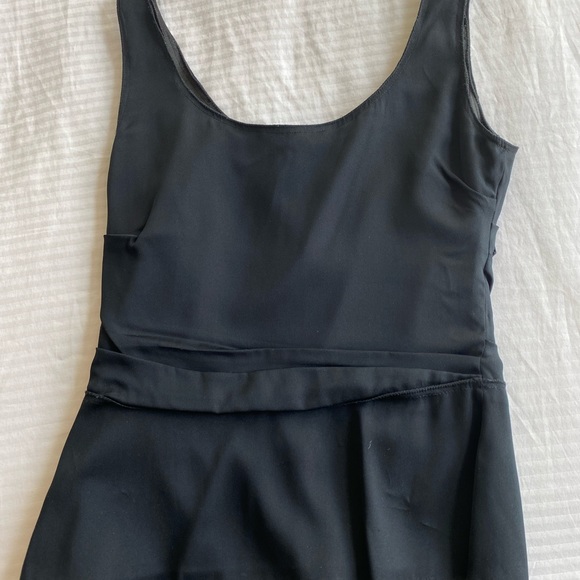 BNWT Elie Tahari Silk Sleeve Top with side zipper - Picture 3 of 3